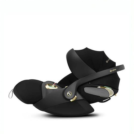 Jeremy Scott Wings Cloud T i-Size infant car seat in black with ergonomic recline and travel system compatibility