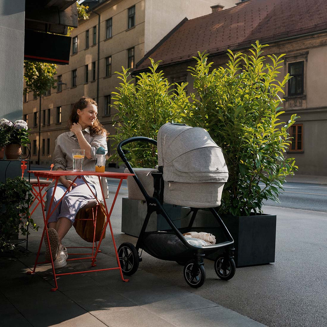 Triv™ Next BMW Collection stroller in Graphene color