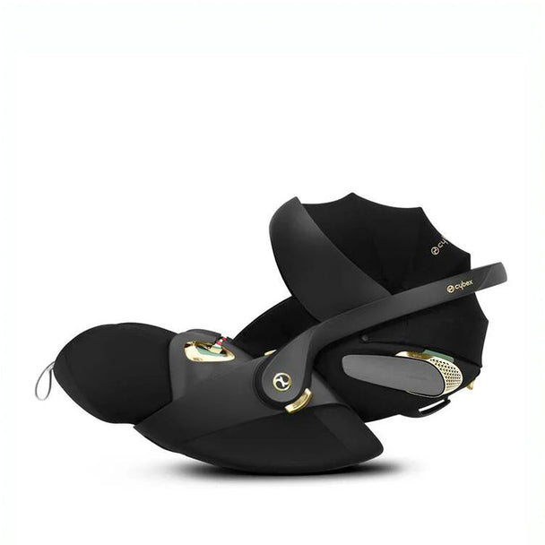 Jeremy Scott Wings Cloud T i-Size infant car seat in black with ergonomic recline and travel system compatibility