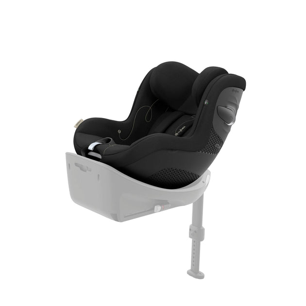 Sirona G i-Size rear-facing car seat with 360° rotation and Linear Side-Impact Protection.