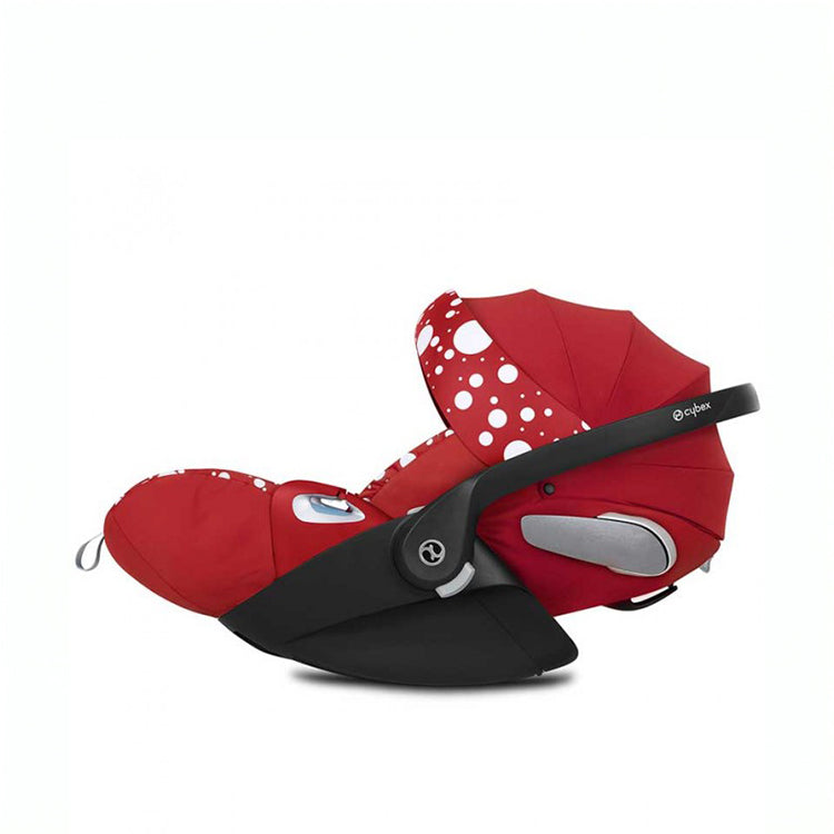 Jeremy Scott Petticoat Cloud Z i-Size baby car seat with 180° rotation and in-car recline